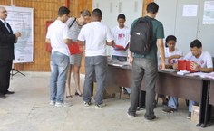 Participantes fazendo credenciamento