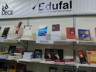 Edufal levou vários títulos para o estande da Abeu instalado na Bienal de São Paulo