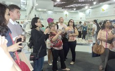 Professores e representantes de outras editoras universitárias prestigiaram o lançamento