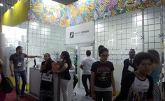 Jornalistas da Ascom da Ufal visitaram  a Sala de Imprensa e se reuniram com representantes da empresa responsável pela divulgação do evento