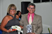 Ester Magalhães recebe homenagem do professor Artur da Silva Neto