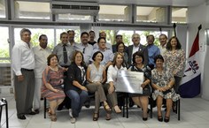 Ex-alunos fizeram visita ao reitor e entregaram uma placa em homenagem à Ufal