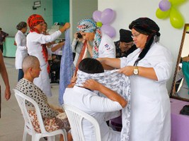 Projeto do Cacon aumenta autoestima de pacientes com câncer