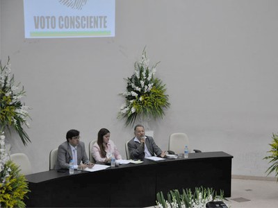 Frederico Dantas, Mylla Buspo e Tácito Yuri, coordenador do projeto