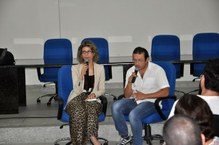 Afraa Ismael e Rodrigo Gewehr durante a palestra