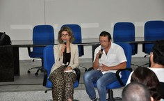 Afraa Ismael e Rodrigo Gewehr durante a palestra