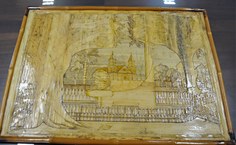 Aluna entregou um artesanato típico de fibra de bananeira