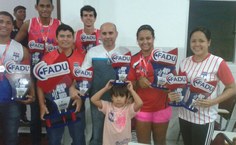 Atletas das equipes premiadas no Juas