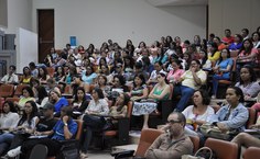 _Auditório da Reitoria ficou lotado durante a mesa-redonda