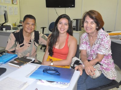 Pesquisadoras Lúcia Moreira (Nutas), aluna Rayara Rayssa e a coordenadora Betânia Buarque, da Faculdade de Serviço Social