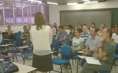 Monika Pischetsrieder aproveitou a visita  para debater com os pesquisadores da Ufal