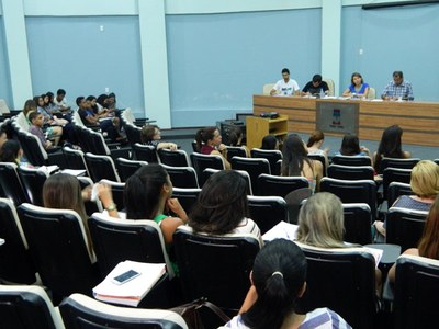 Palestra foi realizada no auditório da Faculdade de Economia, Administração e Contabilidade