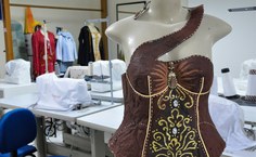 Espartilho feito com saco de cimento