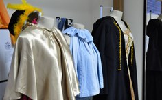 Produção do figurinos para o curso de Teatro
