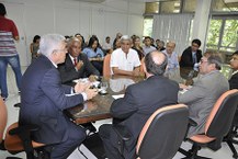Médico e professor Gonçalo Dorea (camisa branca), ouvidor do HU