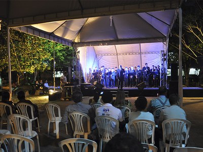 A banda animou os presentes com ritmos brasileiros como a MPB e o frevo