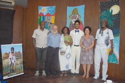 Professora Nadir Nóbrega (terceira da esquerda para direita) com convidados no 1º Fórum Mestre Zumba, em 2013