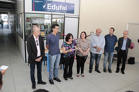 Stela Lameiras, diretora da Edufal, fala da satisfação de inaugurar a Edufal  no Campus do Sertão
