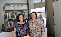 Diretora da edufal, Stela Lameiras, e a vice-reitora Rachel Rocha