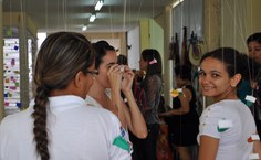 Participantes do vento de Pedagogia  prestigiam exposição e feira