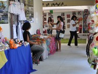 Feira de artesanato nos corredores do Cedu