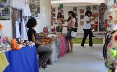 Feira de artesanato nos corredores do Cedu
