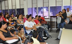 Palestra sobre Libras na educação no Auditório do Cedu