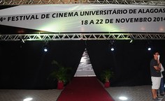 Entrada da estrutura motada para a Mostra Competitiva