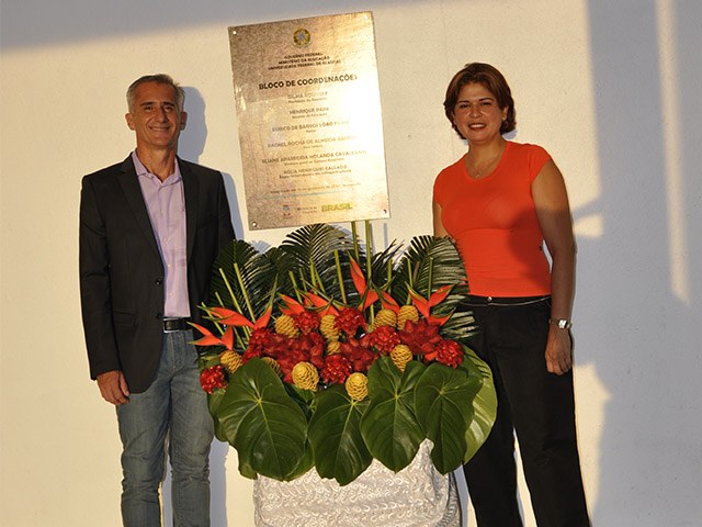Diretores Arnaldo Tenório e Eliane Cavalcanti comemoram a conclusão do novo espaço