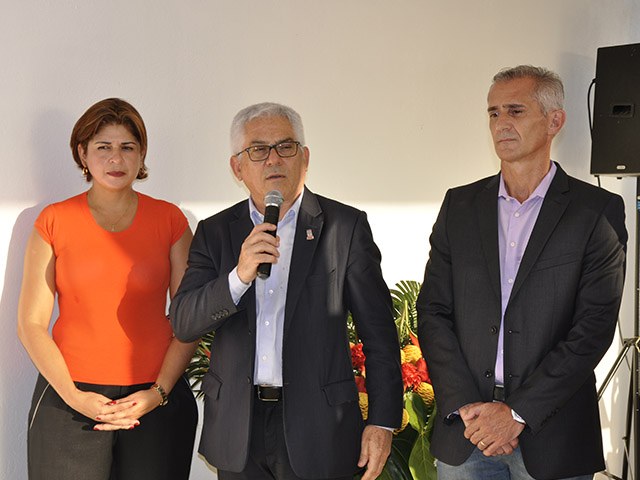 Durante a inauguração, o reitor Eurico Lôbo anuncia novas obras para o Campus Arapiraca