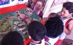 Crianças produziram os trabalhos expostos