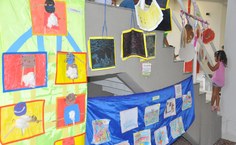 Trabalhos artísticos feitos pelas crainças foram expostos durante a festa