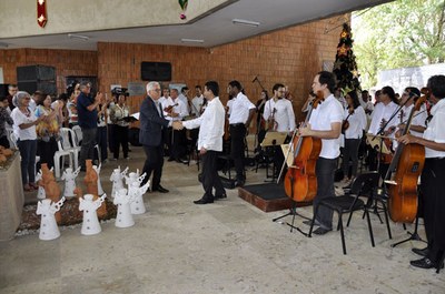 Reitor parabeniza apresentação da Orquestra e do Corufal