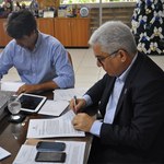 Reitor assina contrato para construção de novo complexo esportivo no Campus A.C. Simões