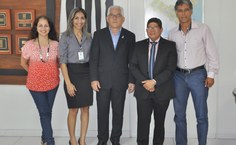 Nélia Calado e o reitor Eurico Lôbo com as representantes da Federal Cred