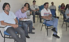 José Carlos Almeida, diretor do IM, Amauri Barros, pró-reitor de Graduação e Alexandre Toledo assistiram à defesa