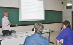 Professor Hilário fez sua apresentação diante da banca examinadora