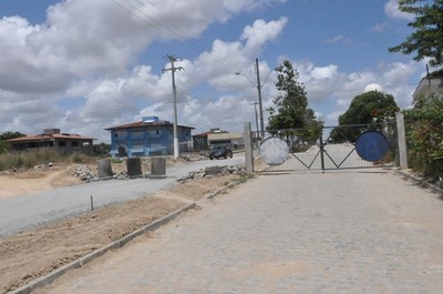 Via interna da Ufal também está sendo pavimentada