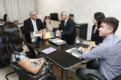 Equipe da Edufal acompanhou o reitor Eurico Lôbo na reunião com o secretário Fábio Farias