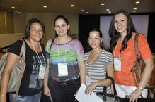 Ana Claudia, Patricia, Marilia e Lais vieram de cidades diferentes e estão fazendo amizade.