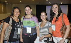 Ana Claudia, Patricia, Marilia e Lais vieram de cidades diferentes e estão fazendo amizade.