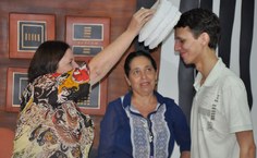 Mãe, emocionada, acompanha o filho Luís Felipe em colação de grau; ele falou sobre a felicidade em estar sendo diplomado