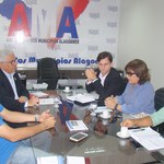 Ufal busca apoio da AMA para resolver situação de transporte para universitários