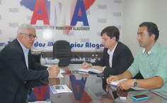 Reitor Eurico Lôbo, presidente da AMA, Marcelo Beltrão, e o superintendente da AMA, Cesar Teixeira