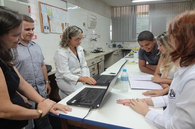 Laboratório trabalho com desenvolvimento de biocombustíveis e melhoramento de alimentos