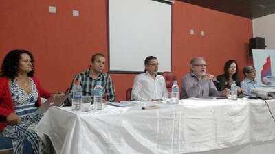 Comissão do programa e representante do IQB compuseram a mesa