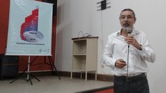 Prof. Mário Meneghetti fez uma apresentação da pós-graduação no IQB