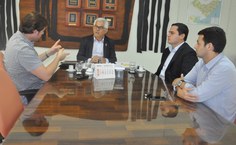 Reunião do reitor Eurico Lôbo com o deputado Max Beltrão e o secretário de Estado, Alexandre Ayres