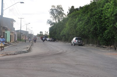 Avenida Paulo Holanda para o acesso lateral do campus