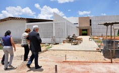 Reitor Eurico Lôbo acompanha andamento de obras